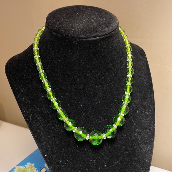 Green Glass Bead Necklace - Picture 3 of 8